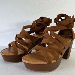 Torrid Women's Platform Strappy Chunky Heel Sandal Ankle Leg Wrap Size 9.5WW